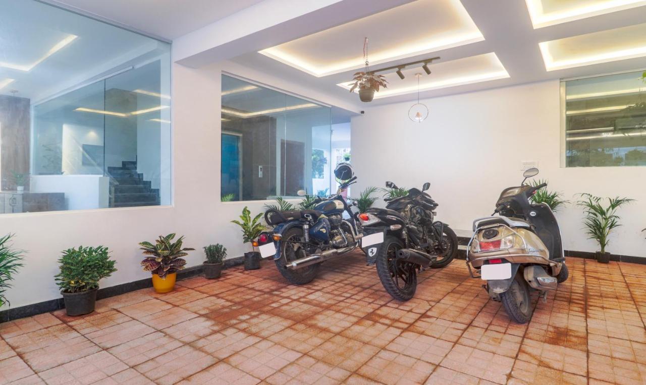 Hotel Treebo Navya The Park Hyderabad Exterior foto