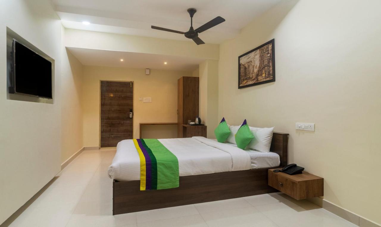 Hotel Treebo Navya The Park Hyderabad Exterior foto