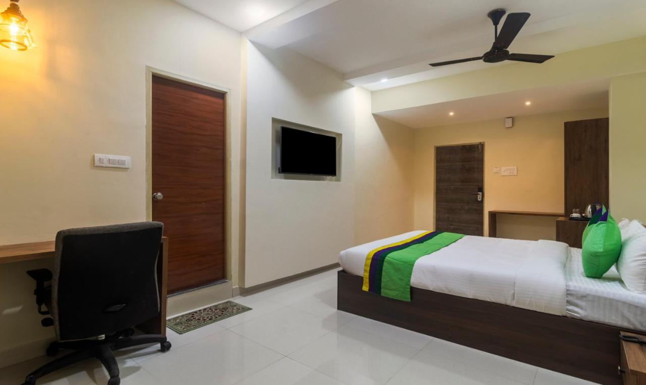 Hotel Treebo Navya The Park Hyderabad Exterior foto