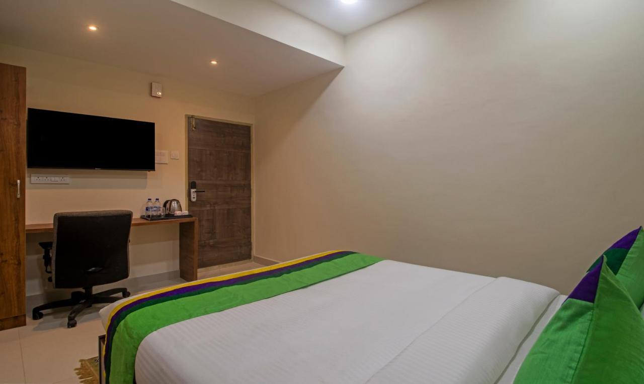 Hotel Treebo Navya The Park Hyderabad Exterior foto