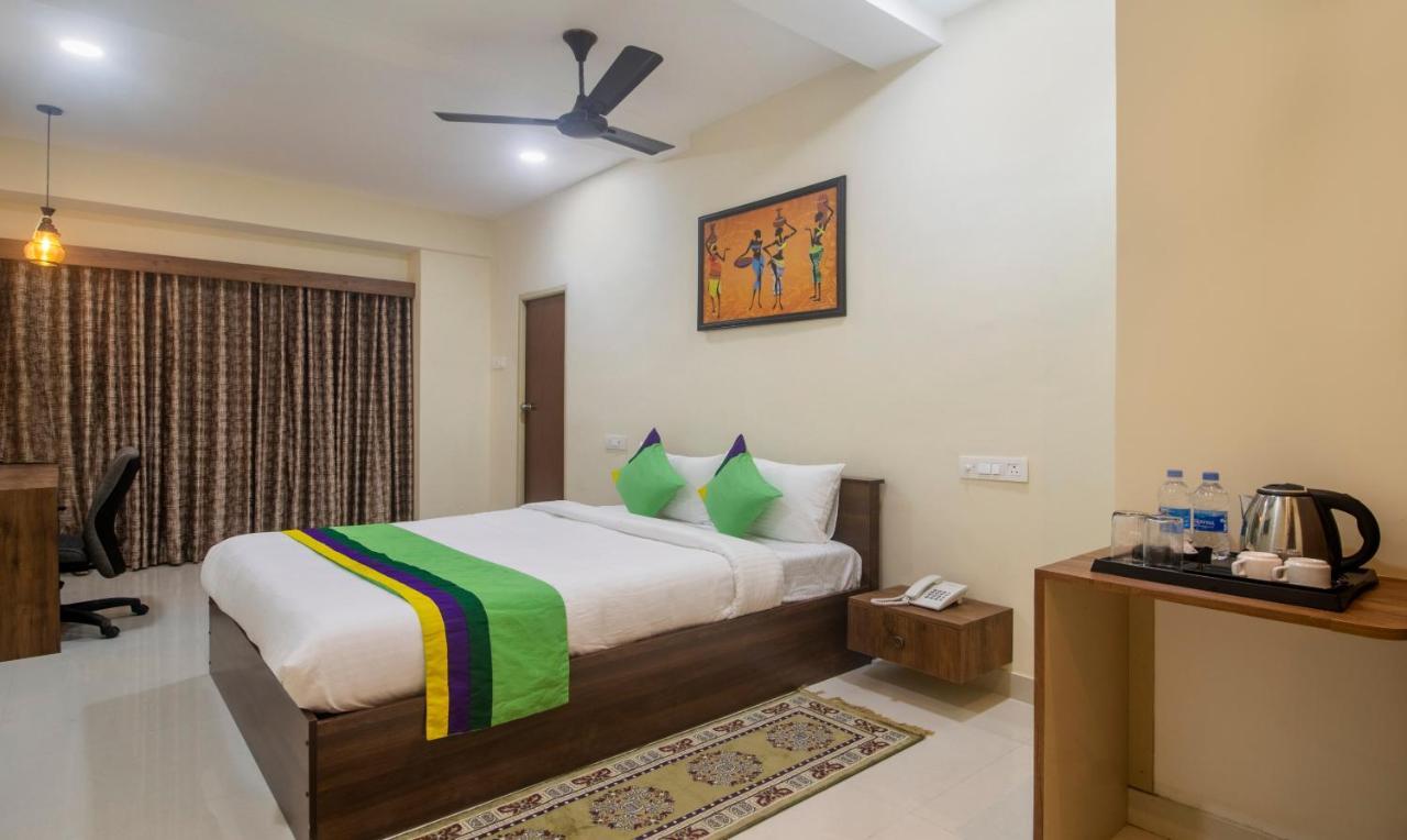 Hotel Treebo Navya The Park Hyderabad Exterior foto